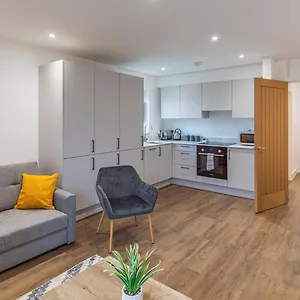 central-2-bed-2-bath-penthouse-near-beach-hospital-long.brighton-hotels-england.com/