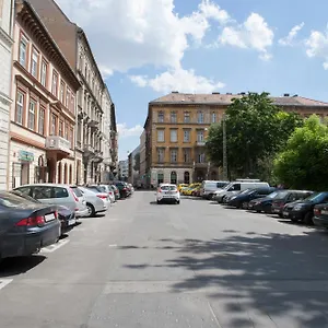 carolyn-apartman-in-the-old-city.inbudapesthotels.com/
